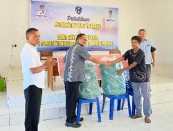 Pemkab TTU Salurkan Bantuan Pukat kepada Enam Kelompok Nelayan Wini, Dorong Produktivitas dan Kesejahteraan
