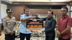 Bupati TTU Serahkan Bantuan Rp100 Juta untuk Korban Gempa Flores di Ende dan Nagekeo
