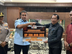 Bupati TTU Serahkan Bantuan Rp100 Juta untuk Korban Gempa Flores di Ende dan Nagekeo